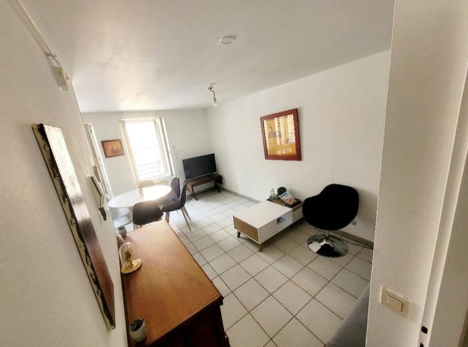 Appartement 2 Chambres Centre Ville Au Calme 瓦朗斯 外观 照片