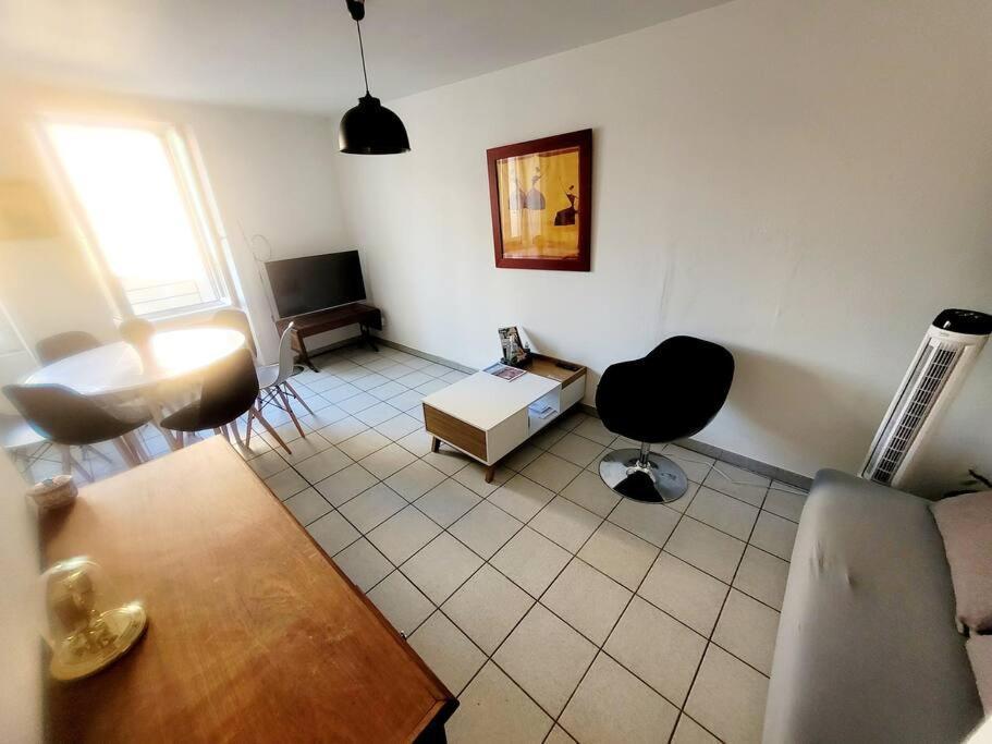 Appartement 2 Chambres Centre Ville Au Calme 瓦朗斯 外观 照片